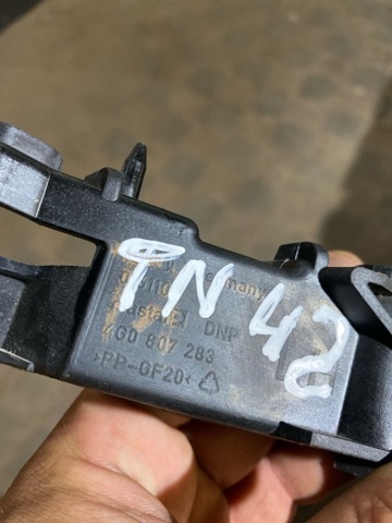 4G0807283 VAG Направляющая переднего бампера левая купить в Хмельницкий