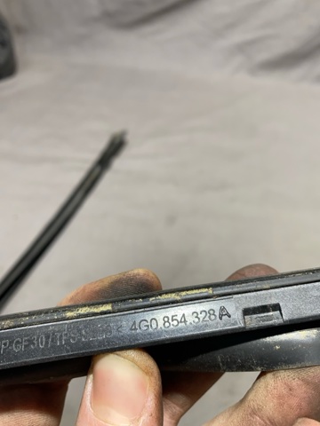 VAG 4G0854328A01C Молдинг лобового стекла правый в наличии Кривой Рог