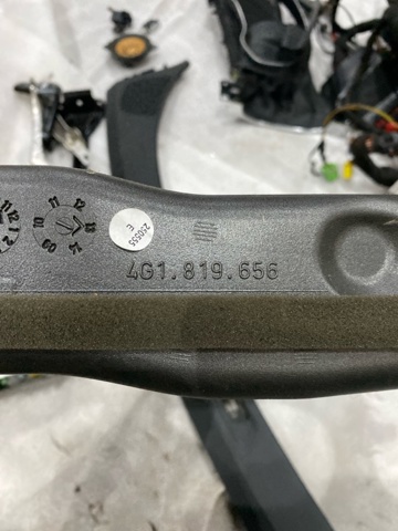 VAG 4G1819656 Воздуховод (распределитель воздуха под "торпедо") правый в наличии Полтава