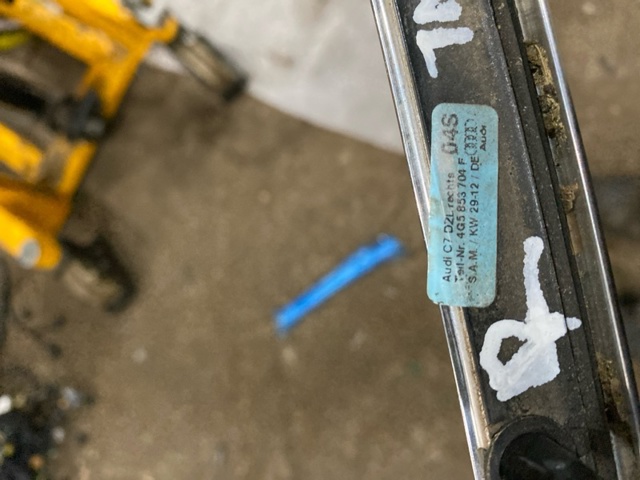 4G5853704F2ZZ VAG Молдинг крыши правый купить в Запорожье