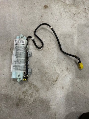 Подушка безопасности AIRBAG спинки сиденья, правого 4H0880442B VAG