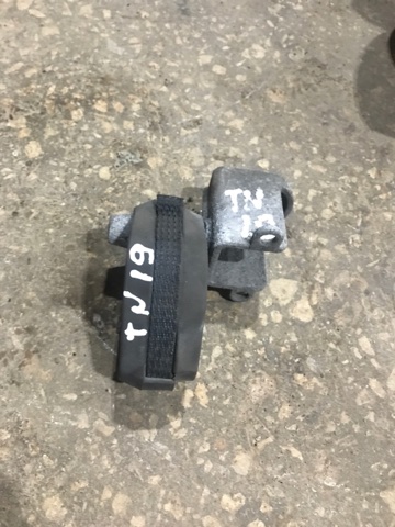 Кронштейн задней подушки глушителя 4M0253144E VAG