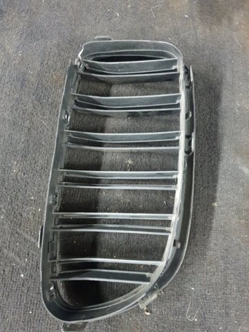BMW 51137203203 Решетка радиатора левая в наличии Ровно