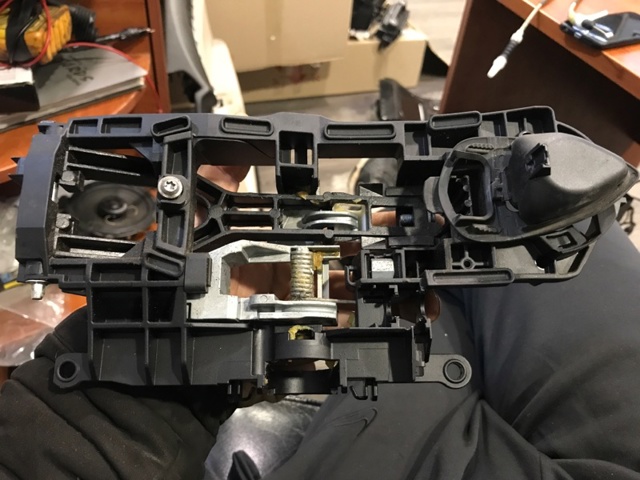Держатель наружной ручки двери, передней левой 51217175649 BMW