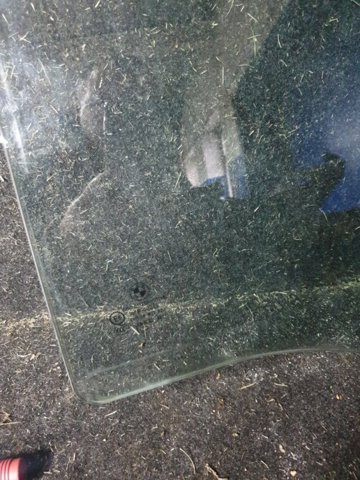 Стекло задней двери, левой 51357182117 BMW