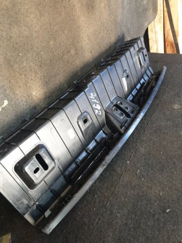 Облицовка задней панели багажника 51477351650 BMW