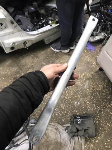 Распорка передних стоек подвески левая 51717180315 BMW