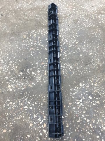 51777184778 BMW Кронштейн наружной накладки порога правой купить в Ужгород
