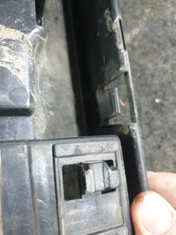 51777256918 BMW Кронштейн наружной накладки порога правой купить в Харьков