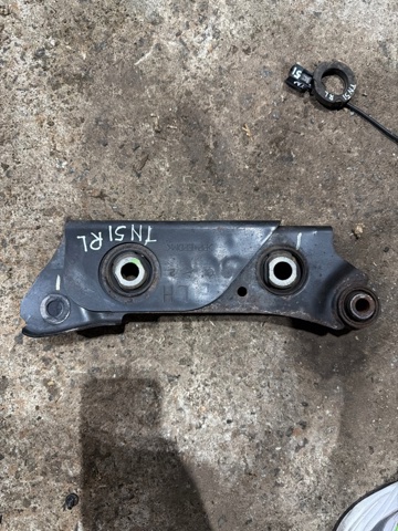 Рычаг задней подвески нижний, левый 551A15NA0A NISSAN