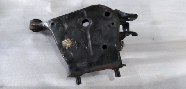 Балансир задний нижний, правый 551B05NA0B NISSAN