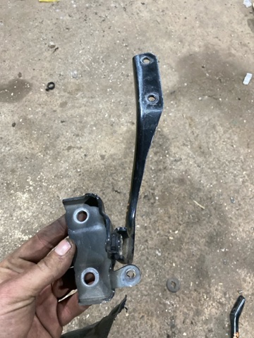 Завес капота, левый 57260AN01A9P SUBARU