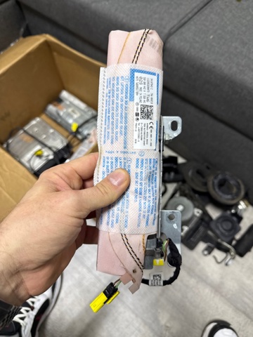 Подушка безопасности AIRBAG спинки сиденья, правого 5G0880442 VAG