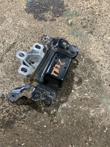 Левая опора двигателя Volkswagen Passat B8