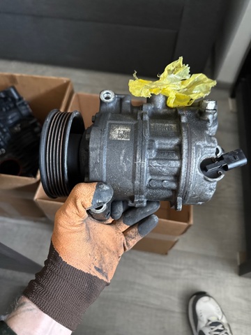 Насос кондиционера Фольксваген Пассат B8