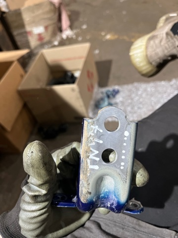 60479FG032 Петля двери задней левой купить Киев