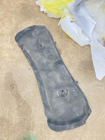 Подкладка-капот 658405NA0A NISSAN