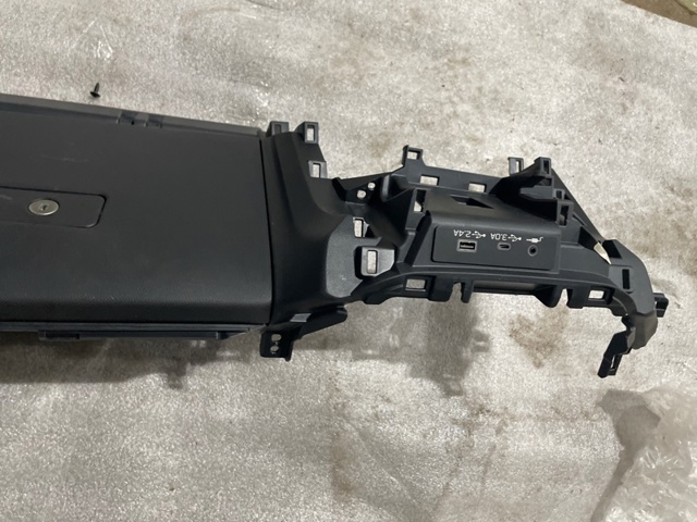 SUBARU 66121AN00A Ящик перчаточный (бардачок) в наличии Полтава