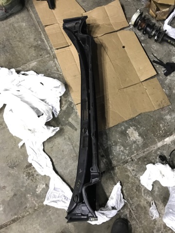 Водосток лобового стекла, жабо 668625NA0B NISSAN