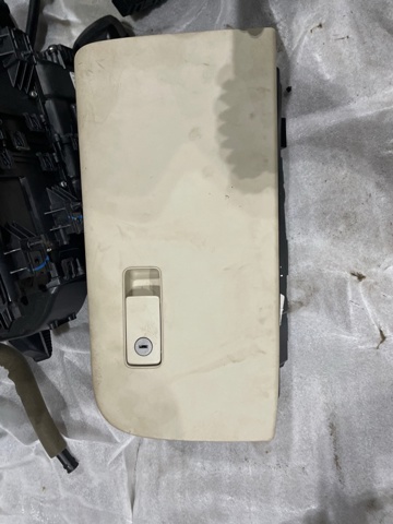 Ящик для перчаток 685005NA1B NISSAN