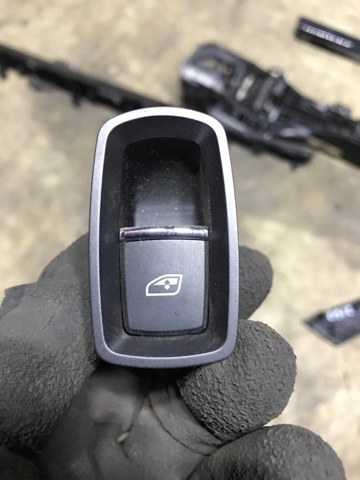 PORSCHE 7PP959855CDML Кнопка стеклоподъемника передняя в наличии Ровно