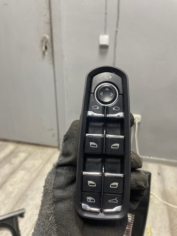 Кнопки переднего левого стекло подъёмника 7PP959858RDML PORSCHE
