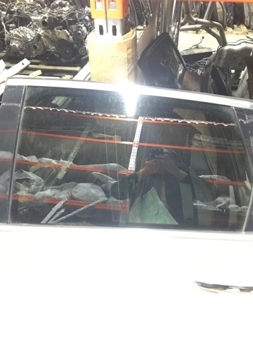 Стекло задней двери, левой 823015NA2A NISSAN