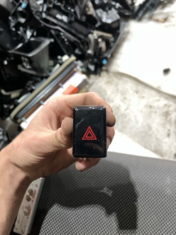 Кнопка аварийного сигнала 83037AL010 SUBARU