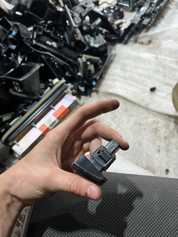 SUBARU 83037AL010 Кнопка включения аварийного сигнала в наличии Ирпень