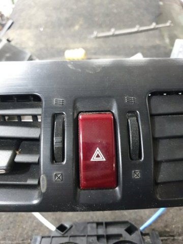 SUBARU 83037FJ000 Кнопка аварийки в наличии Ровно
