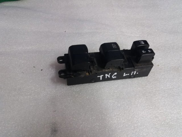 Кнопки переднего левого стеклоподъёмника 83071AJ010 SUBARU