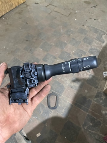 Правый подрулевой переключатель  83114AN01A SUBARU