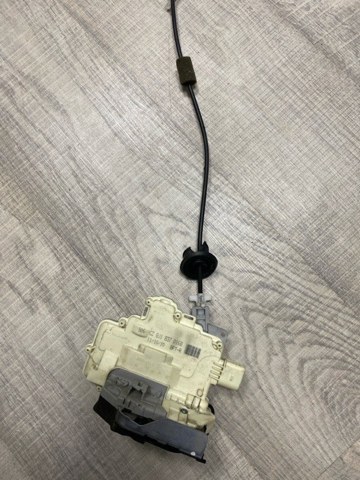 Дверной замок передний правый Фольксваген Туарег II