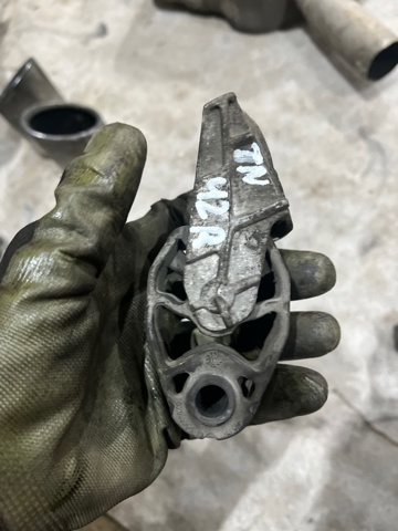 Подушки глушителя Ауди А8 D3