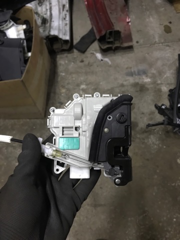 Замок задней двери, правой 8K0839016D PORSCHE