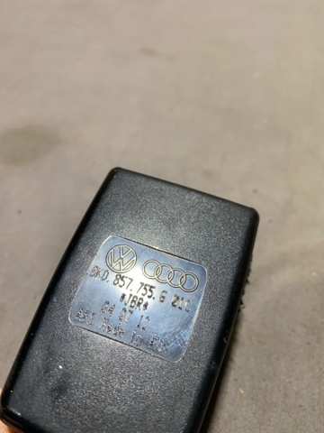 8K0857755G01C VAG Рычаг (замок) фиксации ремня безопасности передний левый купить в Сумы