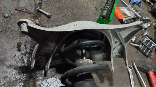 Опора левого переднего амортизатора 8R0412391A PORSCHE
