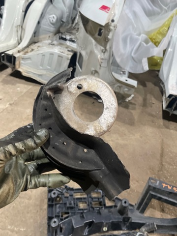 Защита амортизатора заднего 8R0511540C PORSCHE