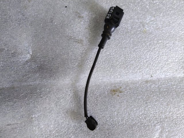 8V0615437 VAG Датчик износа тормозных колодок передний купить в Ужгород