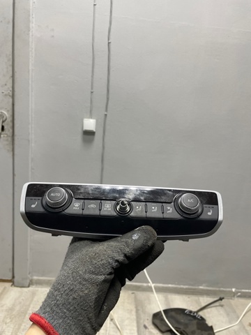 Механизм управления кондиционером 8V0820043QIMJ VAG