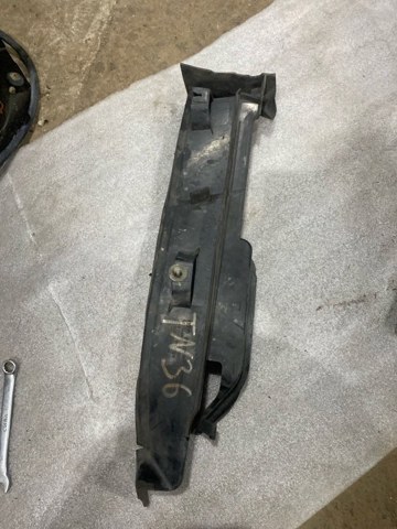Заглушка жабо боковая 8V0821170E VAG