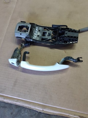 Ручка наружная передней левой двери 8V0837205AGRU VAG