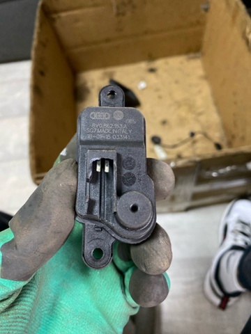 Замок открывания лючка бензобака 8V0862153B VAG