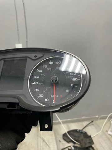 VAG 8V0920961C Приборная доска (щиток приборов) в наличии Ровно