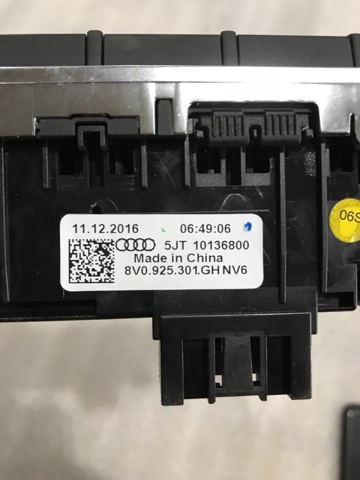 Блок кнопок центральной консоли 8V0925301GHNV6 VAG