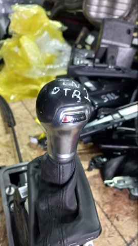 Ручка рычага коробки передач 8V1713139GIBR VAG