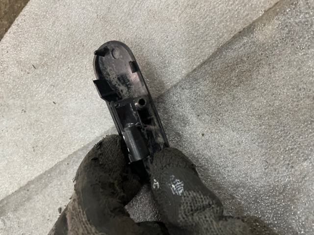 Сопло омывателя лобового стекла правое 8V3955988A VAG