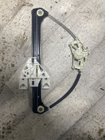 Механизм стеклоподъемника двери задней, левой 8V4839461 VAG