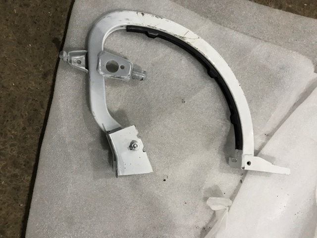 VAG 8V5827302C Петля крышки багажника в наличии Каменское