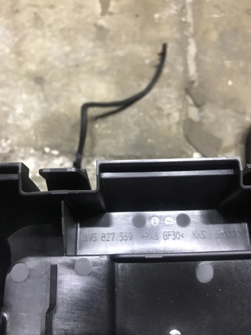 VAG 8V5827569 в наличии Ровно